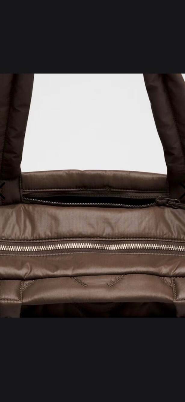 Lululemon Quilty Pleasures Tote Bag Medium 12L Walnut Crunch SOLD OUT - Picture 4 of 6